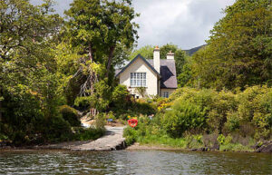 Dinis Cottage on the shores of Lough Leane - Killarney National Park